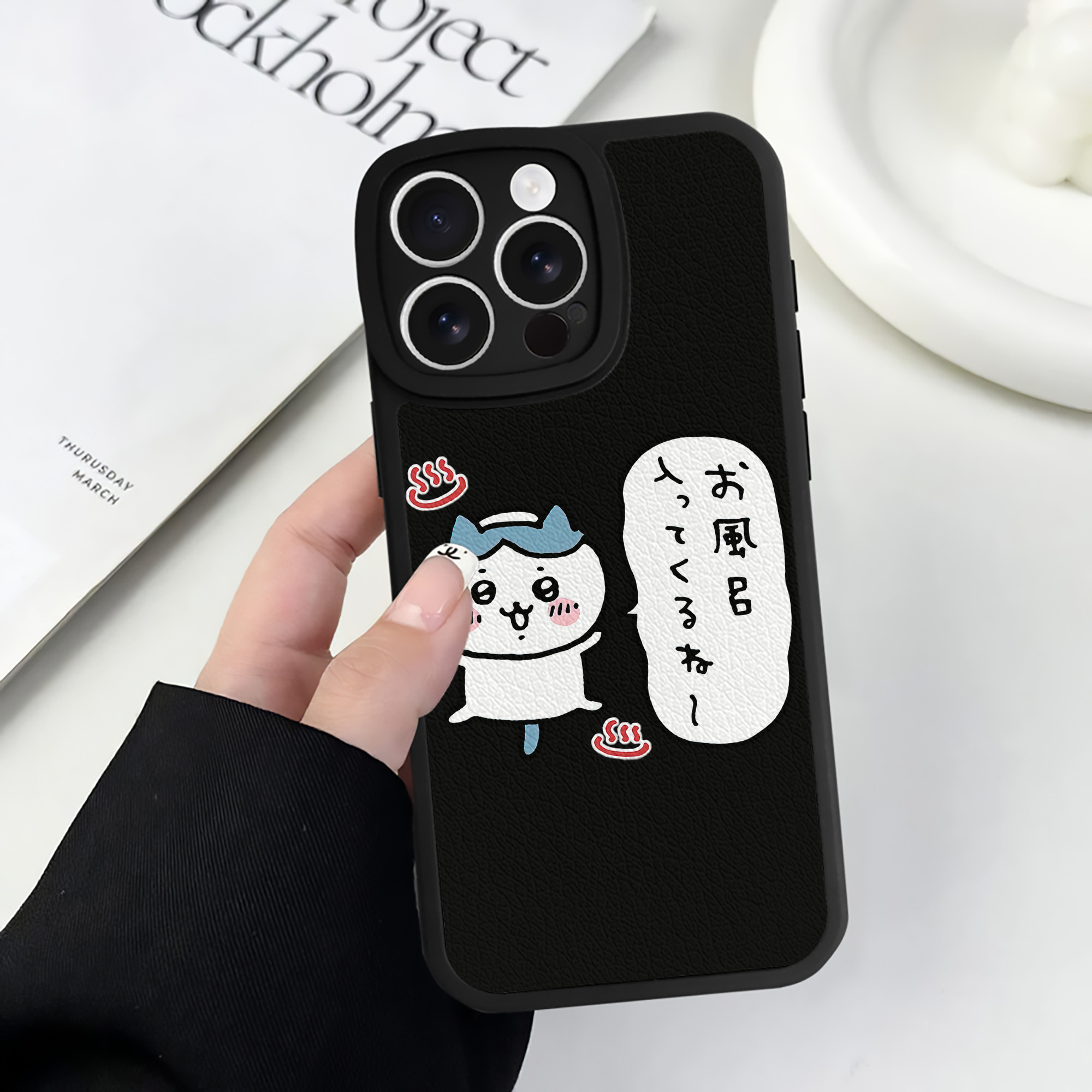 （画像用） ちいかわ ハチワレ Chii-kawa hachiware 【iPhone 16シリーズ対応】シリコンスマホケース（レザー調） 材質：シリコン